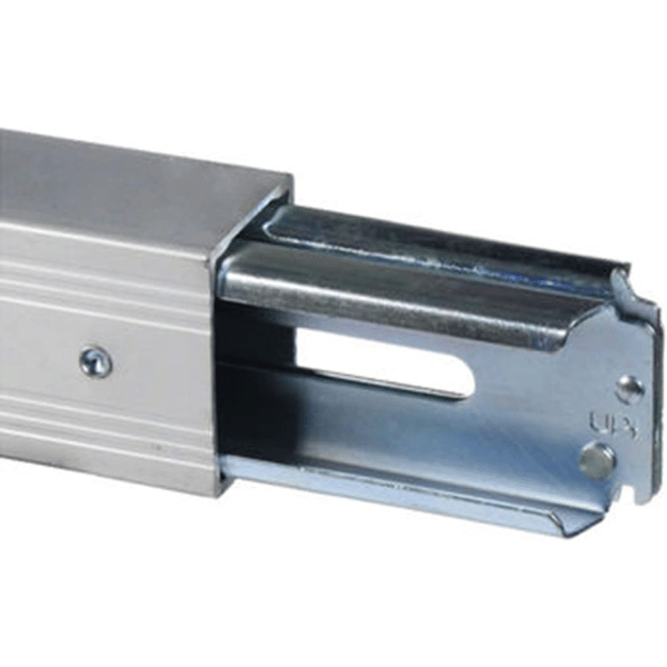 Adjustable heavy-duty load bar for box truck freight stability